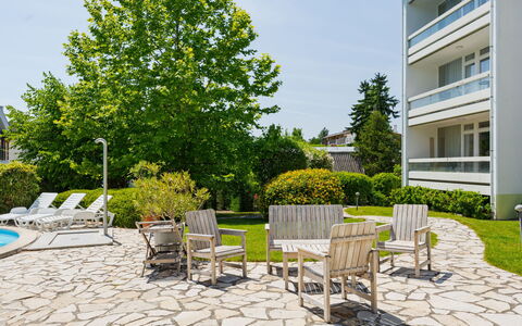 Holiday Club: Jardin, Ombre, Mobilier De Jardin, Cour, Aménagement Paysager, Pelouse, Recours, Villa, Arrière-Cour