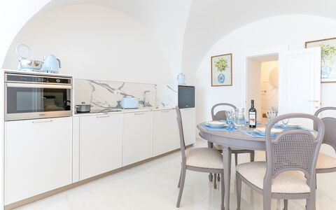 Villa Augusta Vista Mare: Design Intérieur, Meubles, Sol, Sol, Pièce, Appartement, Chaise, Cabinetry, Table Cuisine Et Salle A Manger, Cuisine