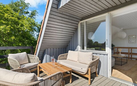 Sunna - 1Km from the Sea: Toit, Maison, Lot Terre, Domicile, Chalet, Biens, Batiments Jardin, Ombre, Cabane En Rondins, Aménagement Paysager