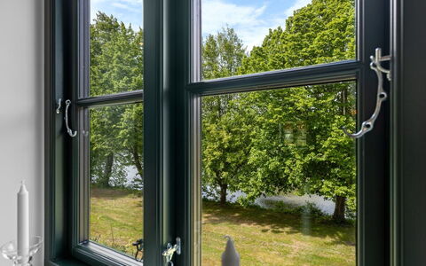 Brun - 1.5Km from the Sea: Toit, Maison, Domicile, Chalet, Porte, Siding, Plate-Forme, Porche, Planche, Dur
