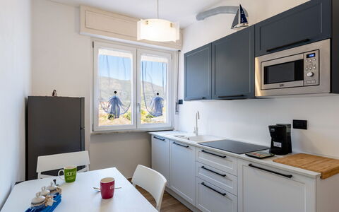 Tra le Onde: Cuisine, Appareil De Cuisine, Comptoir, Principaux Appliance, Meubles, Design Intérieur, Cabinetry, Électroménager, Cuisinière, Evier