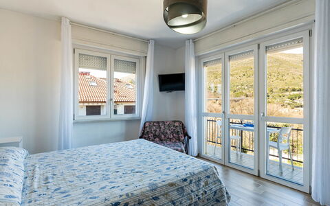 Tra le Onde: Meubles, Design Intérieur, Chambre, Lit, Plafond, Pièce, Sol, Linge, Literie, Drap De Lit