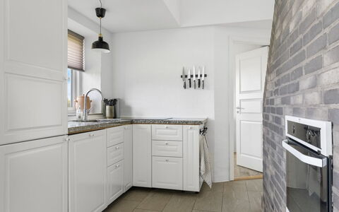 Ung - 460M from the Sea: Cuisine, Comptoir, Sol, Cabinetry, Bois, Design Intérieur, Appareil De Cuisine, Principaux Appliance, Meubles, Sol