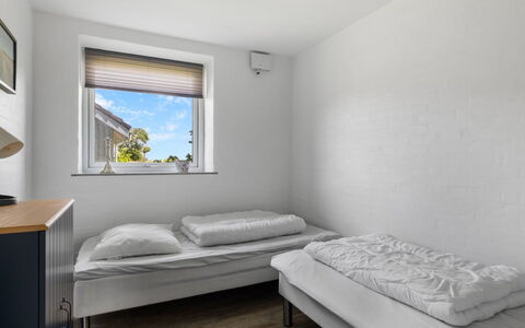 Ung - 460M from the Sea: Chambre, Lit, Literie, Drap De Lit, Sol, Plafond, Cadre De Lit, Pièce, Lit Superposé
