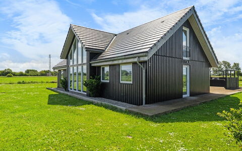 Ung - 460M from the Sea: Toit, Domicile, Maison, Chalet, Pelouse, Ferme, Jardin, Siding, Biens, Aménagement Paysager