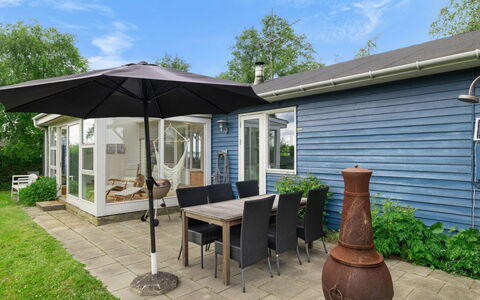 Nis - 250M from the Sea: Bleu, Arbuste, Chalet, Couverture De Sol, Jardin, Biens, Ombre, Aménagement Paysager, Ferme, Eco Hôtel