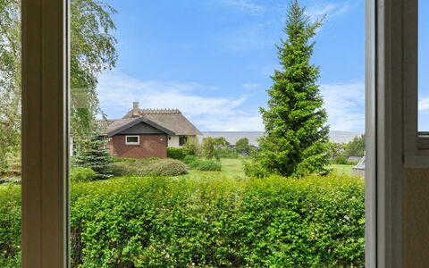 Nis - 250M from the Sea: Bleu, Arbuste, Chalet, Couverture De Sol, Jardin, Biens, Ombre, Aménagement Paysager, Ferme, Eco Hôtel