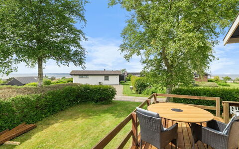 Nis - 250M from the Sea: Bleu, Arbuste, Chalet, Couverture De Sol, Jardin, Biens, Ombre, Aménagement Paysager, Ferme, Eco Hôtel