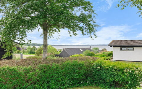 Nis - 250M from the Sea: Bleu, Arbuste, Chalet, Couverture De Sol, Jardin, Biens, Ombre, Aménagement Paysager, Ferme, Eco Hôtel