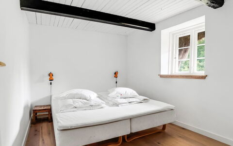 Annabeth - 900M from the Sea: Meubles, Design Intérieur, Bois, Sol, Sol, Chambre, Plafond, Lit, Éclairage, Pièce