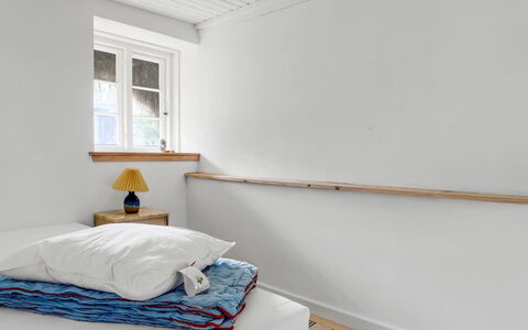 Annabeth - 900M from the Sea: Bois, Sol, Sol, Design Intérieur, Plafond, Parquet, Chambre, Lit, Dur, Pièce