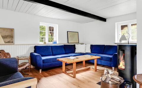 Annabeth - 900M from the Sea: Bois, Meubles, Domicile, Design Intérieur, Sol, Sol, Pièce, Salon, Parquet, Canapé