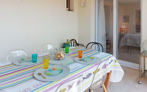 La Perche: Meubles, Design Intérieur, Table, Chaise, Salle À Manger, Textile, Nappe De Table, Table Cuisine Et Salle A Manger, Vaisselle, Pièce