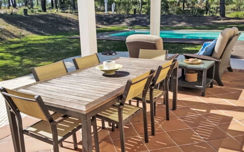 Apartamento 2 Quartos- Ua 94: Meubles, Mobilier De Jardin, Bois, Tableau De Plein Air, Table, Sol, Chaise, Tache De Bois, Dur, Table Cuisine Et Salle A Manger