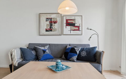 Ayo - 75M from the Sea: Meubles, Design Intérieur, Canapé, Sol, Mur, Sol, Bois, Pièce, Salon, Table