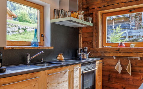Chalet Gaea: Bois, Cuisine, Tache De Bois, Comptoir, Dur, Plafond, Planche, Cabane En Rondins, Chalet, Cabinetry