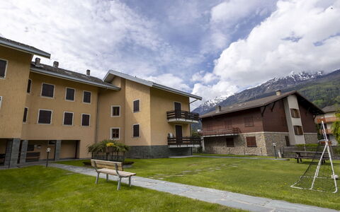 Solena: Jardin, Mobilier De Jardin, Recours, Ombre, Loisir, Pelouse, Eco Hôtel, Aménagement Paysager, Tente, Parc