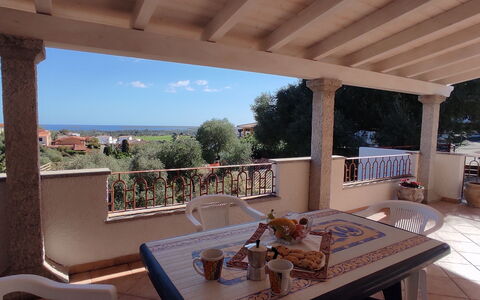 La Casetta Di Greise: Meubles, Sol, Table, Porche, Mobilier De Jardin, Chaise, Ombre, Balcon, Colonne, Tache De Bois