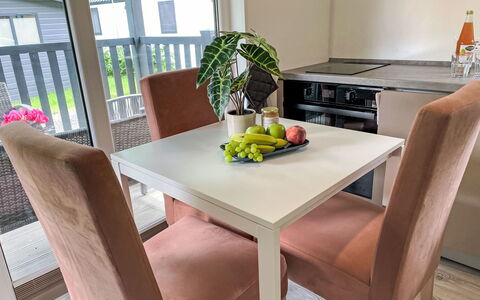 Joschi: Meubles, Sol, Table, Bois, Sol, Design Intérieur, Table Cuisine Et Salle A Manger, Chaise, Salle À Manger, Pièce