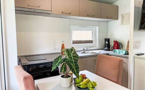 Joschi: Design Intérieur, Meubles, Sol, Comptoir, Sol, Cuisine, Principaux Appliance, Tache De Bois, Table Cuisine Et Salle A Manger, Appareil De Cuisine