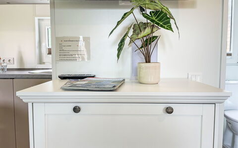 Joschi: Meubles, Cabinetry, Design Intérieur, Bois, Comptoir, Cuisine, Sol, Appareil De Cuisine, Tiroir, Éclairage