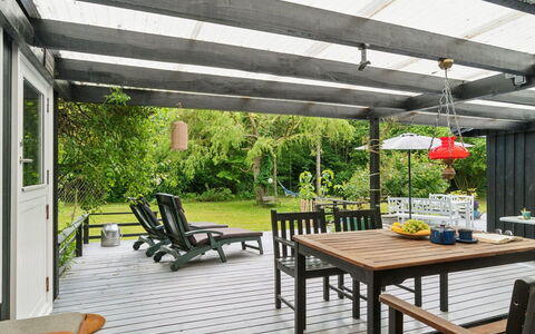 Nette - 100M from the Sea: Bois, Sol, Design Intérieur, Sol, Meubles, Parquet, Pièce, Plafond, Tache De Bois, Dur