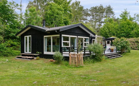 Nette - 100M from the Sea: Bois, Sol, Design Intérieur, Sol, Meubles, Parquet, Pièce, Plafond, Tache De Bois, Dur