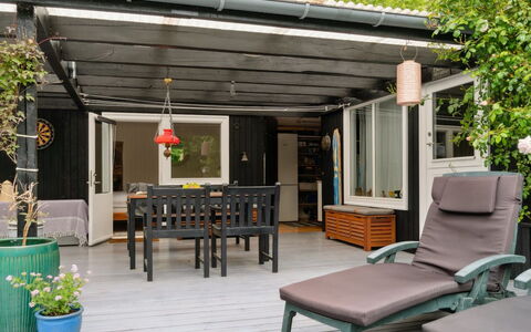 Nette - 100M from the Sea: Bois, Sol, Design Intérieur, Sol, Meubles, Parquet, Pièce, Plafond, Tache De Bois, Dur