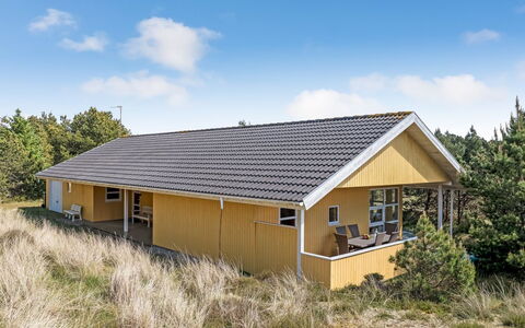 Jeip - 2.1Km from the Sea: Sol, Design Intérieur, Bois, Sol, Escaliers, Plafond, Tache De Bois, Parquet, Dur, Balustrade