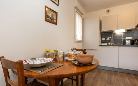 Croix Désille: Meubles, Chaise, Balcon, Tableau De Plein Air, Appartement, Mobilier De Jardin, Plante D'Appartement, Vélo, Table Cuisine Et Salle A Manger, Pot De Fleur