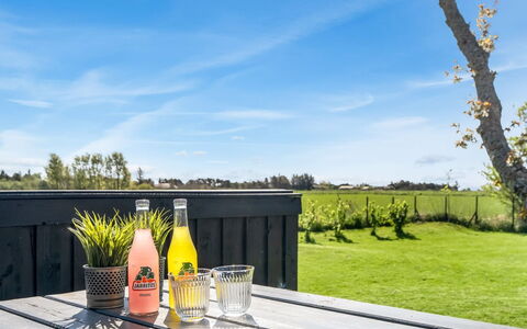 Herwarth - 400M from the Sea: Biens, Ombre, Allée, Ferme