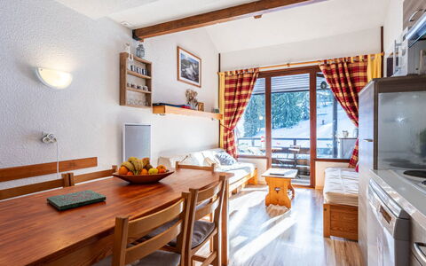 Grand Morillon: Bois, Meubles, Chaise, Tache De Bois, Dur, Lumber, Planche, Neige, Table Cuisine Et Salle A Manger, Cabane En Rondins