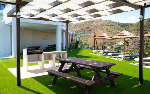 Collection View Free Spa & Padel: Pelouse, Gazon Artificiel, Ombre, Jardin, Arrière-Cour, Structure En Plein Air, Cour, Pergola, Mobilier De Jardin, Aménagement Paysager