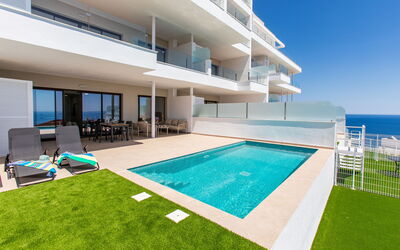 Collection View Free Spa & Padel