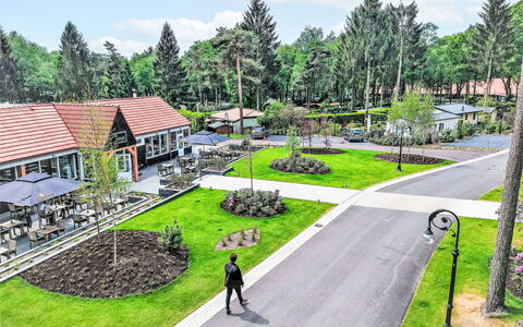 Tiny House: Espace Public, Jardin, Allée, Aménagement Paysager, Cour, Trottoir, Ombre, Parc, Dalle, Passerelle