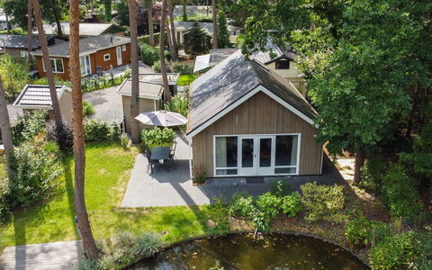 Boslodge: Maison, Domicile, Zone Résidentielle, Chalet, Arbuste, Toit, Jardin, Biens, Arrière-Cour, Batiments Jardin