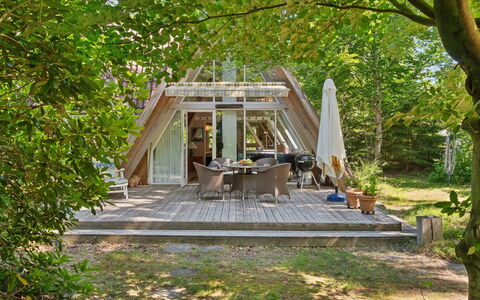 Thrond - 500M from the Sea: Bois, Sol, Design Intérieur, Sol, Meubles, Parquet, Pièce, Plafond, Tache De Bois, Dur