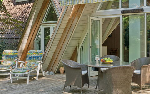 Thrond - 500M from the Sea: Bois, Sol, Design Intérieur, Sol, Meubles, Parquet, Pièce, Plafond, Tache De Bois, Dur