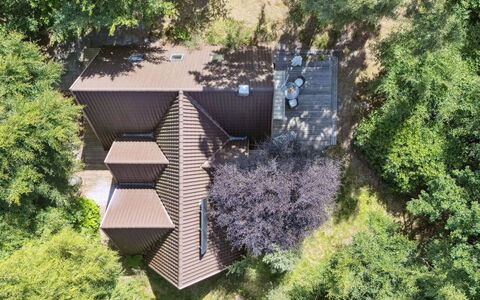 Thrond - 500M from the Sea: Bois, Sol, Design Intérieur, Sol, Meubles, Parquet, Pièce, Plafond, Tache De Bois, Dur