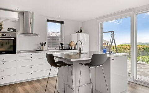 Adser - 300M from the Sea: Bois, Sol, Design Intérieur, Sol, Meubles, Parquet, Pièce, Plafond, Tache De Bois, Dur