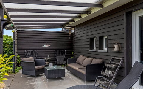 Adser - 300M from the Sea: Bois, Sol, Design Intérieur, Sol, Meubles, Parquet, Pièce, Plafond, Tache De Bois, Dur