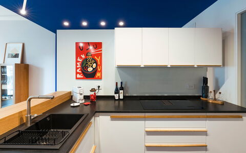 Il Monumento: Cuisine, Comptoir, Appareil De Cuisine, Bois, Design Intérieur, Sol, Principaux Appliance, Cuisinière, Électroménager, Cabinetry