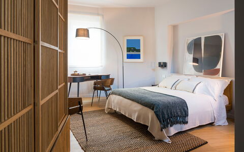 Il Monumento: Meubles, Lit, Design Intérieur, Chambre, Literie, Drap De Lit, Sol, Sol, Bois, Linge