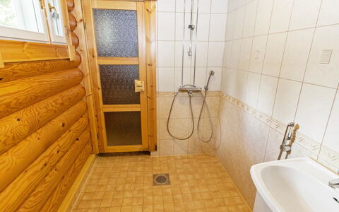 Niiniranta: Bois, Sol, Sol, Luminaire Plomberie, Pièce, Tache De Bois, Plomberie, Dur, Salle De Bains, Tuile