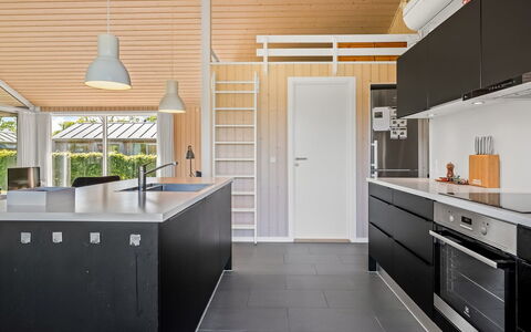 Kody - 400M from the Sea: Bois, Sol, Design Intérieur, Sol, Meubles, Parquet, Pièce, Plafond, Tache De Bois, Dur