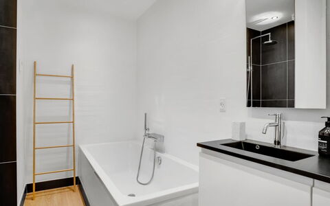Anelle - 2.5Km from the Sea: Sol, Sol, Design Intérieur, Mur, Luminaire Plomberie, Salle De Bains, Plafond, Plomberie, Robinet, Pièce
