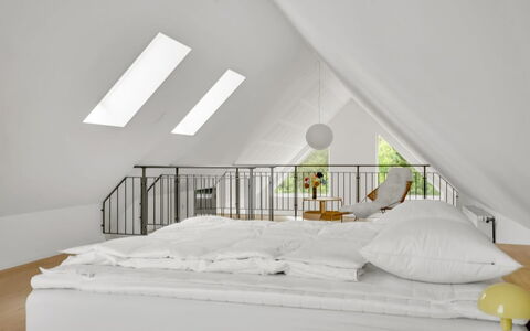 Anelle - 2.5Km from the Sea: Meubles, Design Intérieur, Sol, Sol, Bois, Parquet, Chambre, Lit, Éclairage, Domicile