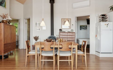 Mariam - 100M from the Sea: Meubles, Design Intérieur, Sol, Bois, Sol, Luminaire, Chaise, Parquet, Plafond, Salle À Manger