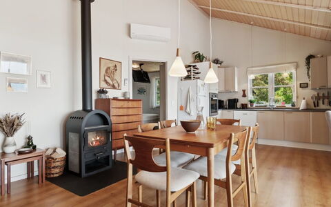 Mariam - 100M from the Sea: Meubles, Design Intérieur, Sol, Bois, Sol, Plafond, Chaise, Parquet, Salon, Pièce