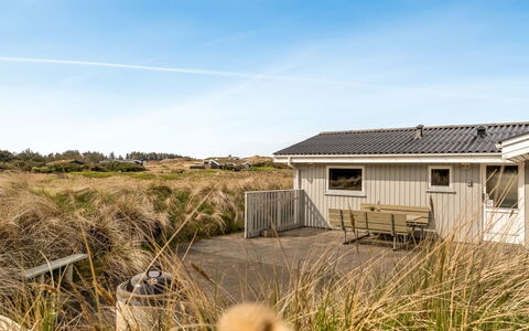 Fridgerd - 300M from the Sea: Bois, Domicile, Porche, Plate-Forme, Dur, Toit, Tache De Bois, Parquet, Eco Hôtel